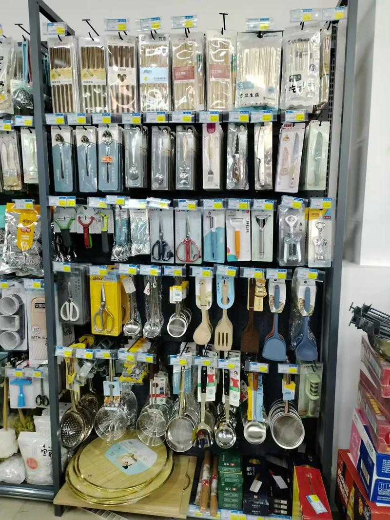 新超市陈列完工，静待开业——日用百货的精心布局